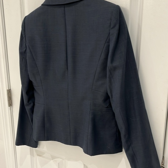 Anne Klein suit. Size 6 navy blue. Very classy, gorgeous suit. - Picture 10 of 12